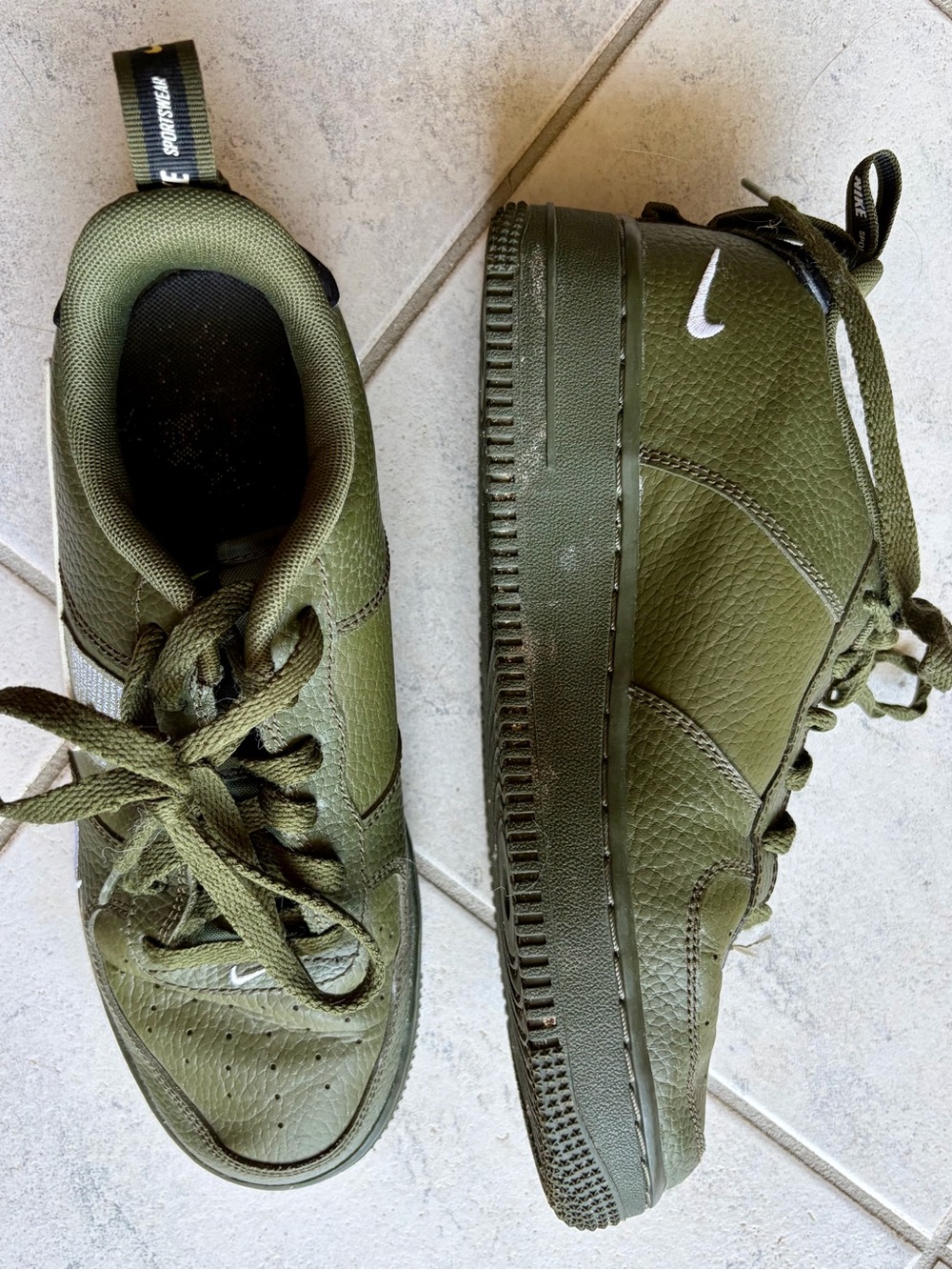 Nike Air Force 1 ’07 LV8 Utility Olive Green Sneakers Men’s 7 Women’s 8.5